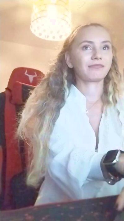 AlessiaCreed live from Italy