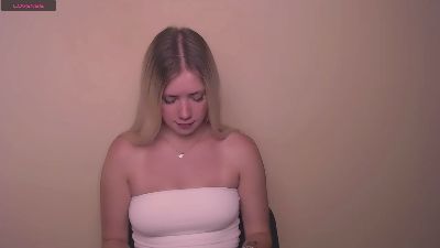AliceMeaww_ live from United States