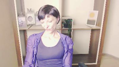 AngelinaLess_ live from United States