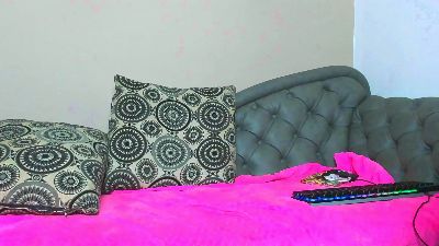 Dafne_Mel live from United States