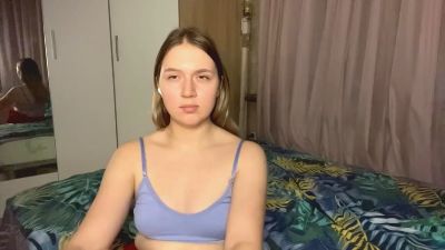 GenevieLuhring live from United States