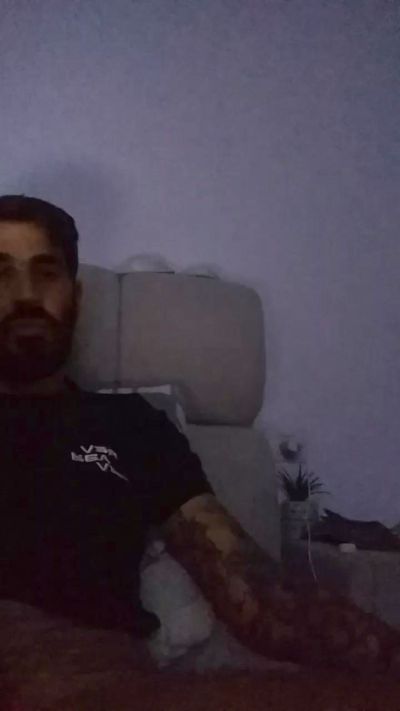 Hbkkfkfjdz2 live from Italy