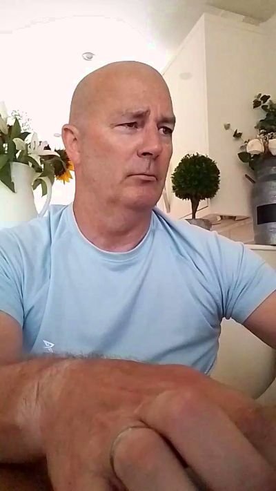 JKLulu7374 live from United Kingdom