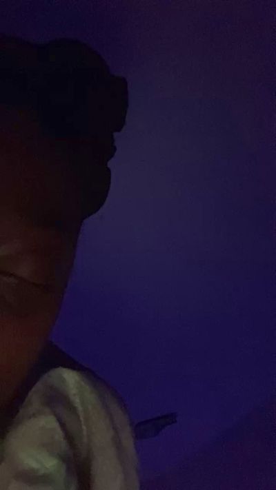 Prettyfeets28 live from United States