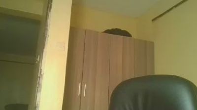 Queenlily25 live from Netherlands