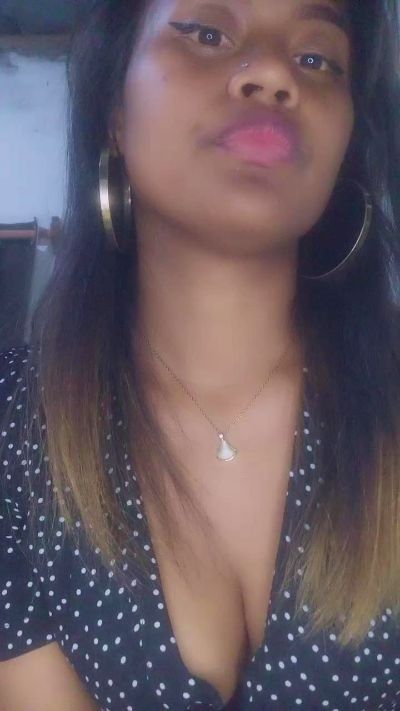 Sharonne07 live from Madagascar