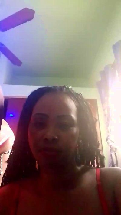 Solanyi23 live from Argentina