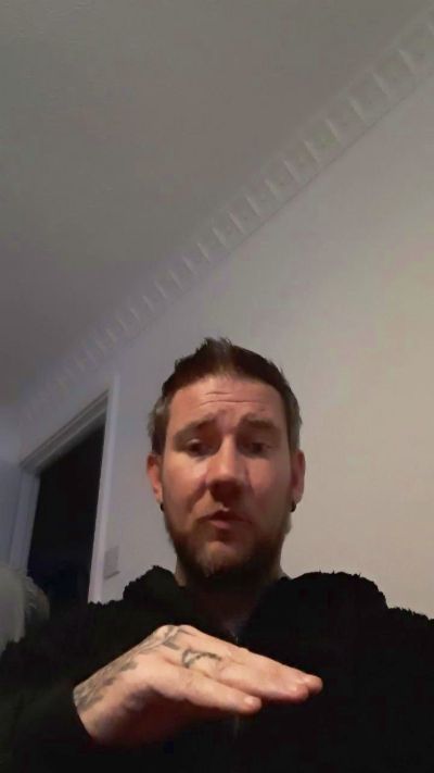 Suckmegood43 live from United Kingdom