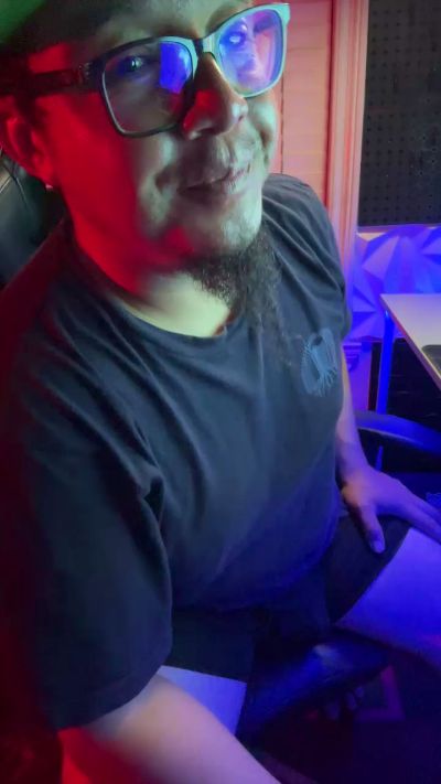 Tu_ReyAmor live from United States