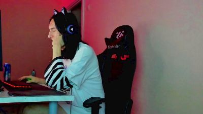 Young_nymph live from United States