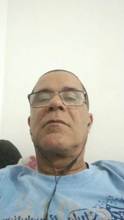 claudioroberto8 live from Brazil