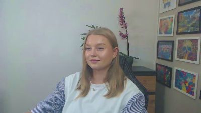 erica_forever live from United Kingdom