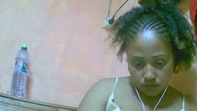 hollyhhot live from Madagascar