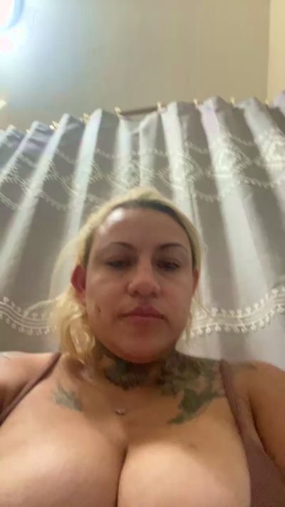 maria2281 live from United States