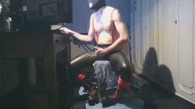 rubberskin81 live from United Kingdom
