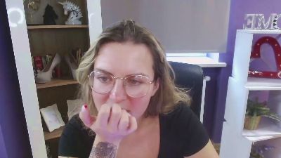 xZoey live from United Kingdom